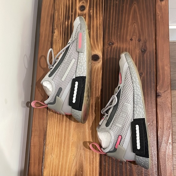 adidas Originals X NASA NMD R1 Spectoo Sneaker Grey Rose Pink Womens Size 6.5 - Picture 9 of 12